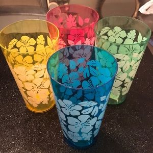 Hawaiian plastic cups👗🛍